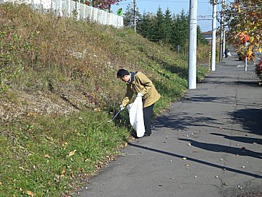 工場周辺清掃活動1