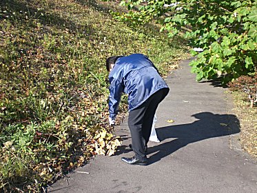 工場周辺清掃活動2