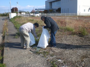 工場周辺清掃活動1